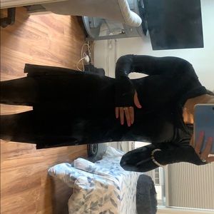 Black long sleeve sweaters it’s thumb holes